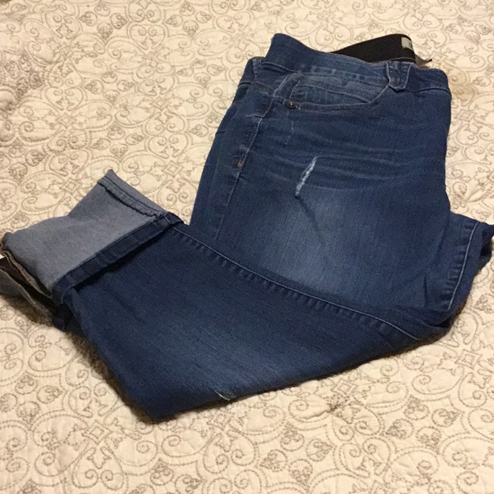 Democracy Capris